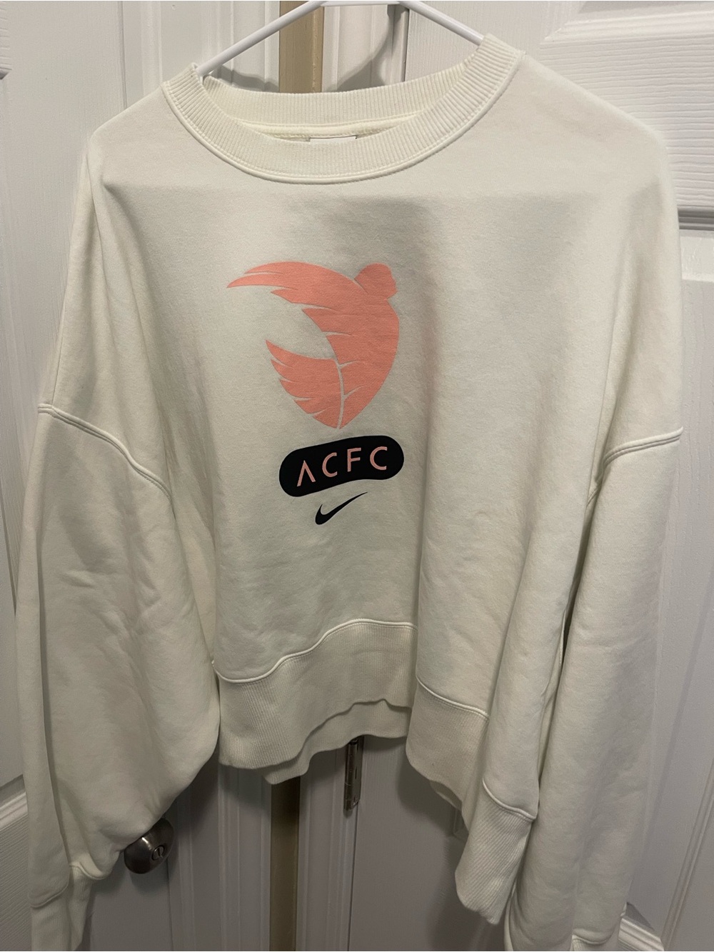 Nike Cream Crewneck Sweatshirt with Pink Logo